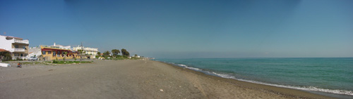 Strandpanorama-am-Ende-des-Fusswegs-zum-Meer